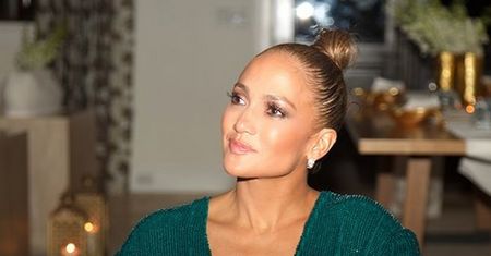 Jennifer Lopez ma 49 lat, rozkwita i zachwyca. Z dojrzałością jej do twarzy