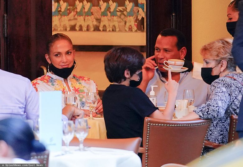 Jennifer Lopez na kolacji z Alexem Rodriguezem
