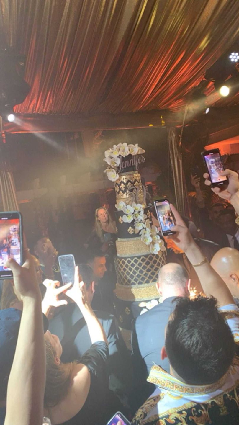 Jennifer Lopez i jej tort urodzinowy