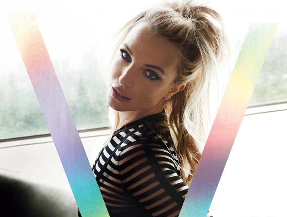 Odmieniona Britney Spears na okładkach "V Magazine"