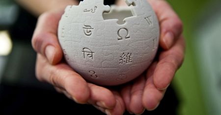 Fakt faktowi nierówny. Rozbieżności na Wikipedii