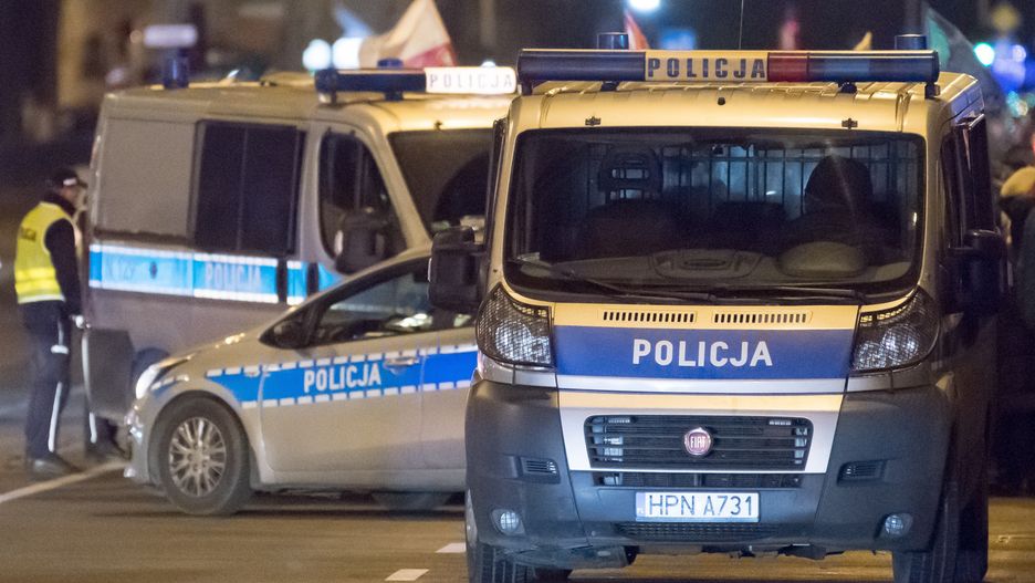 Warszawa. Radiowozy policyjne podczas kontroli drogowej [zdj. ilustracyjne]