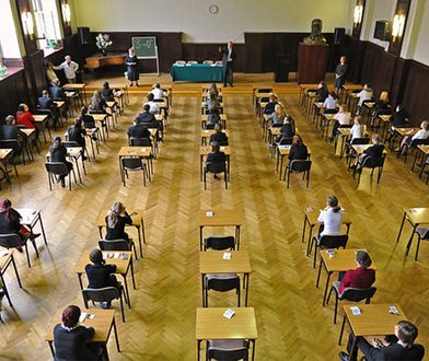 Egzaminy gimnazjalne - dziś historia, WOS i język polski