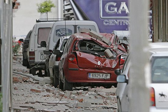 Wstrząsy wtórne w Hiszpanii; szerzy się panika i chaos