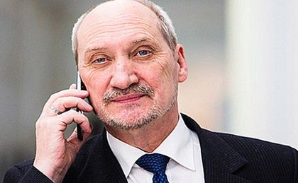 Macierewicz: pieniądze unijne trafiają do struktur mafijnych