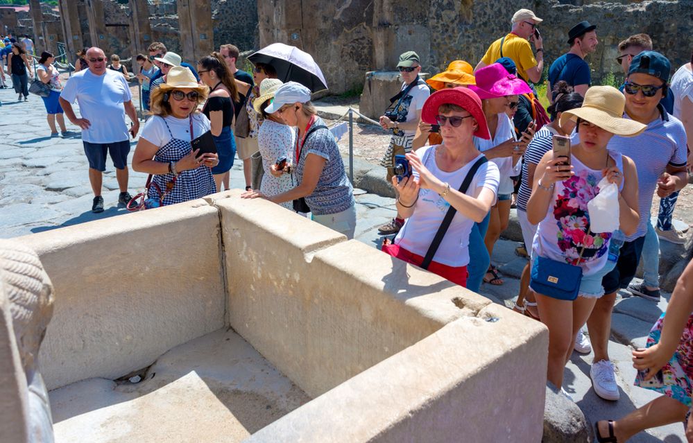 Będą kontrole jak na lotnisku. Turyści nie szanują wykopalisk w Pompejach