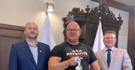 Gratulacje dla Grzegorza Peksy Mistrza Świata w wyciskaniu sztangi