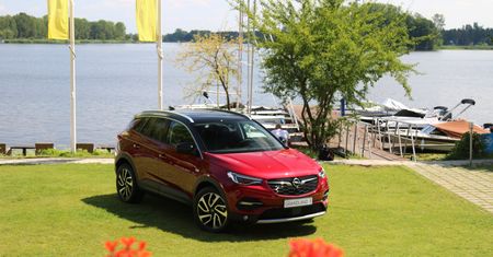Opel Grandland X - nowy zawodnik w ulubionym segmencie Polaków