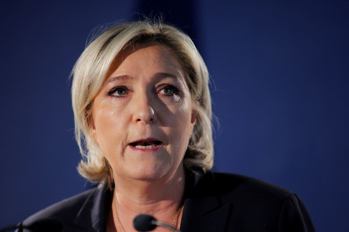 Mocne starcie. Macron "bankierem z uśmieszkiem", Le Pen "mówi głupstwa"