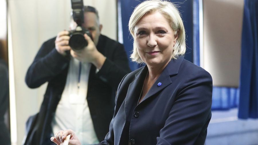 Marine Le Pen podczas głosowania