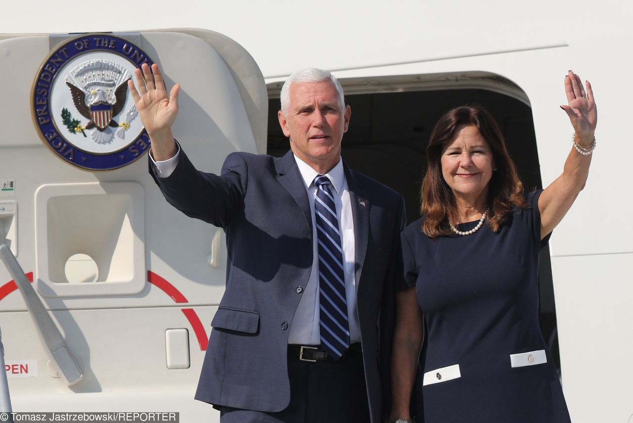 Karen Pence w Polsce. Wybrała skromną sukienkę