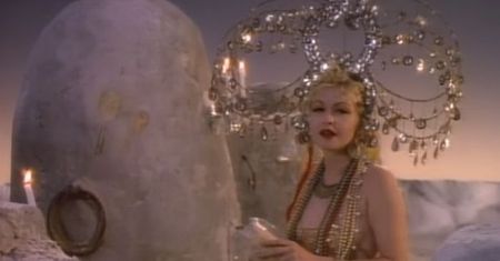 Rozpoznasz teledyski Cyndi Lauper po jednym kadrze?