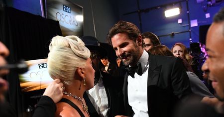 Romans Bradleya i Lady Gagi? Ekspertka od mowy ciała nie ma złudzeń