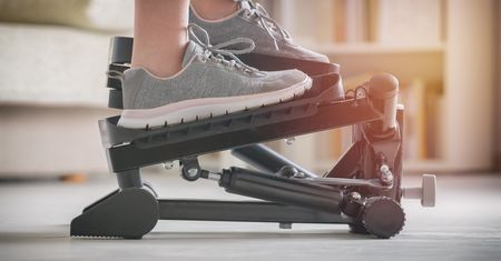 Stepper do ćwiczeń. Przykładowe ćwiczenia na stepie