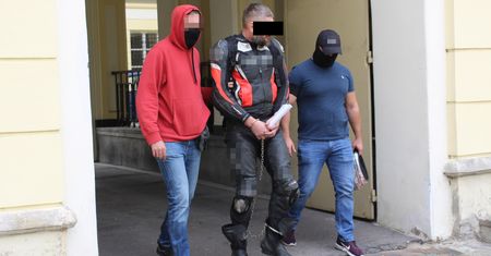 Akcja służb pod Warszawą. Groźny gangster "Snajper" zatrzymany