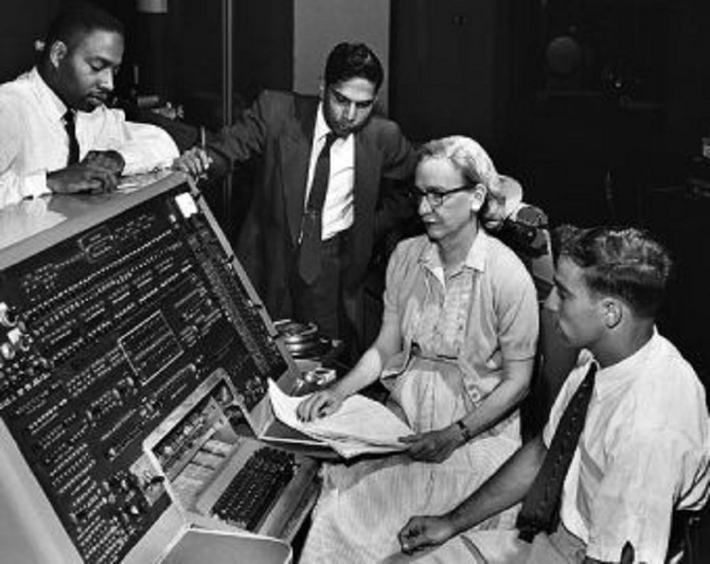 Grace Hopper jest bez wątpienia jedną z ciekawszych kobiet w historii 