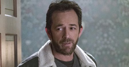Obsada "Riverdale" wspomina Luke'a Perry'ego. "Niesamowicie bolesna strata"