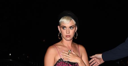 Katy Perry w modnej, ale strasznej sukience. Wygląda, jakby dopiero wstała z łóżka