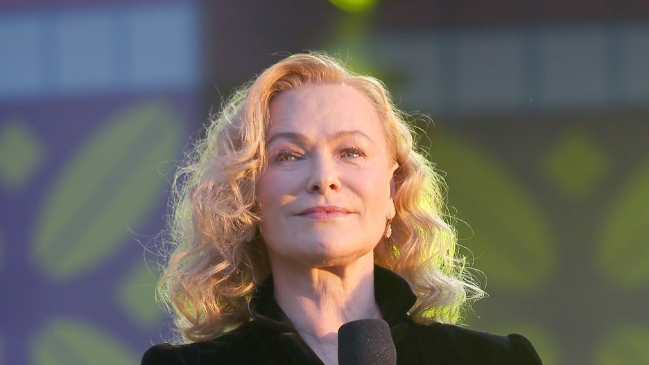 Edyta Geppert na scenie podczas jednego ze swoich koncertów