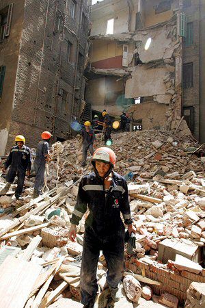 Ośmiu zabitych w zawalonych budynkach w Egipcie
