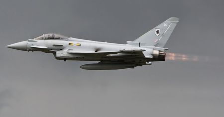 Pijackie wybryki pasażerki. RAF poderwał myśliwce