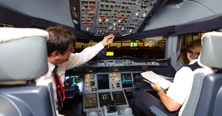 LOT zatrudni setki nowych pilotów. Przyjdą z Ryanaira i arabskich linii