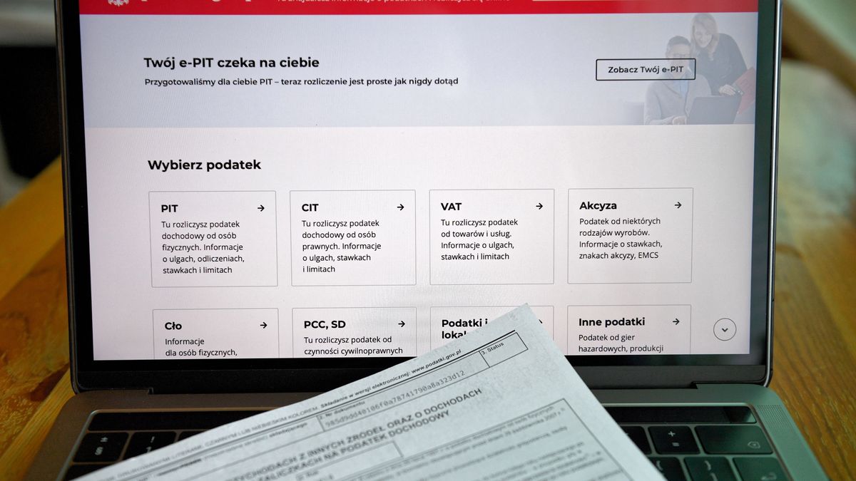"E-PIT 2019": już ponad 300 tysięcy osób rozliczyło swój PIT