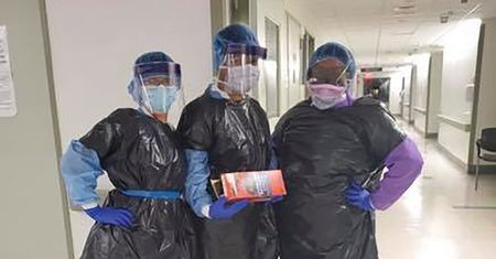 Koronawirus w Nowym Jorku. Lekarze z braku fartuchów używają worków na śmieci