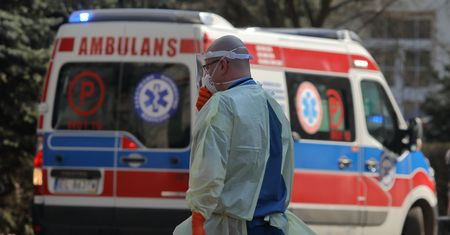 Maseczek wcześniej czy później musiało zabraknąć. Niemoc urzędnicza i bagatelizowanie ostrzeżeń