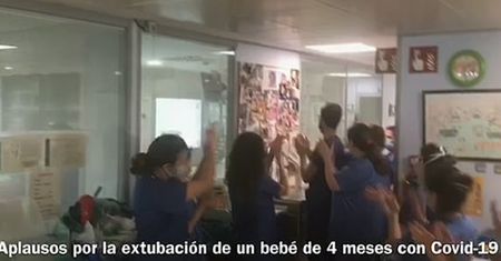 Wzruszające wideo ze szpitala. 4-miesięczny chłopiec pokonał koronawirusa