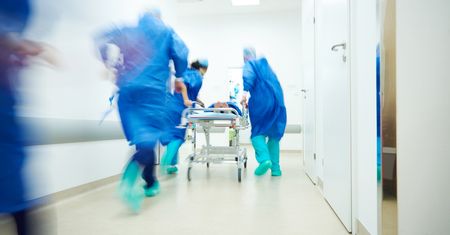 Zawał lekarza na dyżurze. Pracował przez kilka dni po 12 godzin