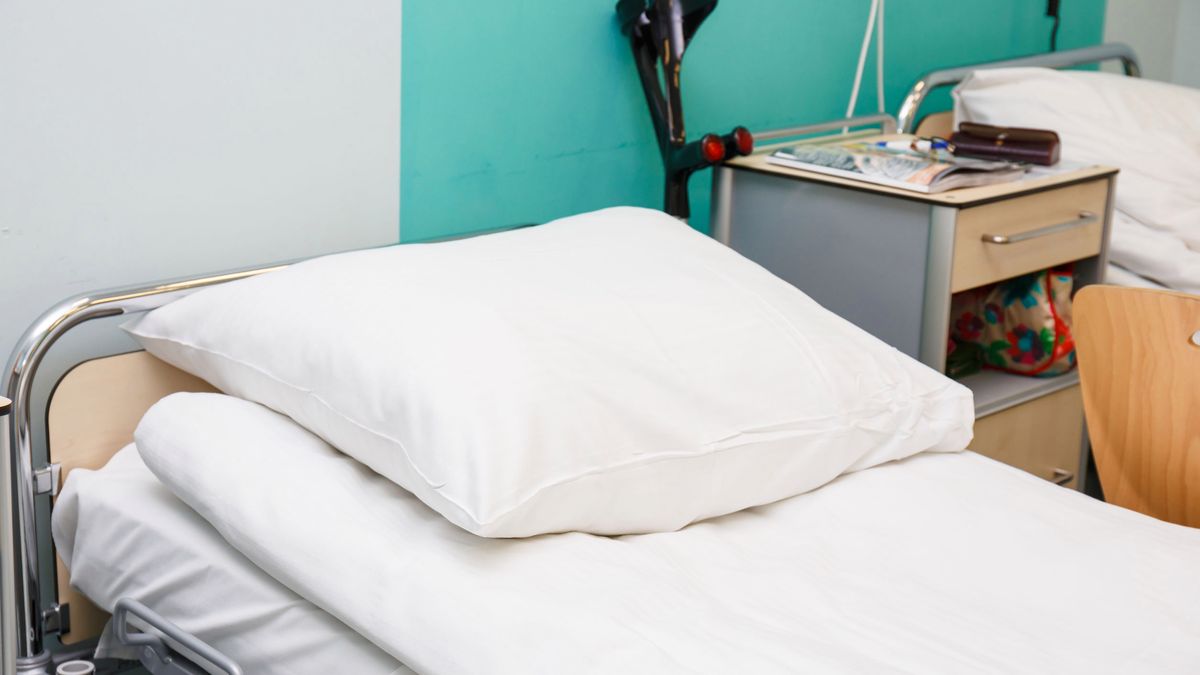 Dziś zdarza się, że pacjenci są trzymani w szpitalu dłużej niż potrzeba, bo tylko wtedy ich leczenie się placówce w ogóle opłaca