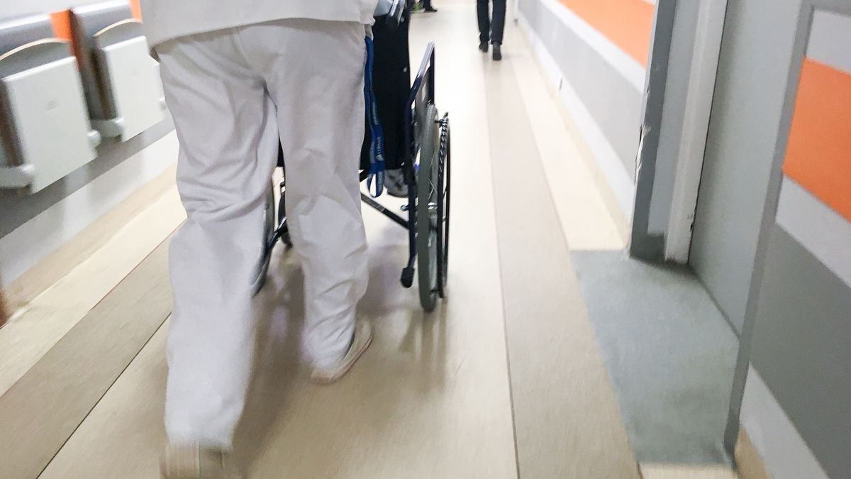 Rada Ministrów przyjęła projekt, którego celem jest podniesienie z 3900 do 4200 zł brutto tak zwanej kwoty bazowej