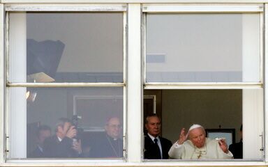 "Papież nie ma zamiaru ustąpić"