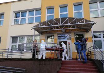 Pasażerowie autokaru, którym podróżował zarażony mężczyzna, proszeni są o zgłoszenie się do stacji epidemiologicznych