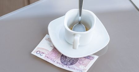 Trzeba zostawiać napiwek? Specjalistka nie pozostawia żadnych wątpliwości