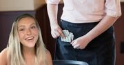 Kelnerka zdradziła kontrowersyjny sposób na wyższe napiwki. Jej słowa wywołały lawinę oburzenia