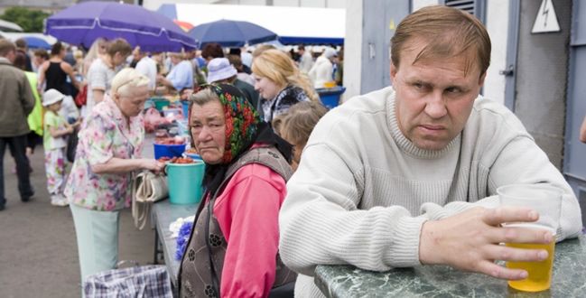 Dlaczego mężczyzna nie prosi o pomoc