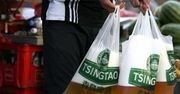 W Chinach można kupić piwo w reklamówce. Tsingtao w markowych torbach