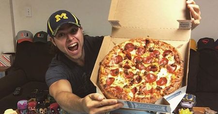 Jadł pizzę codziennie przez 367 dni. Oto efekt