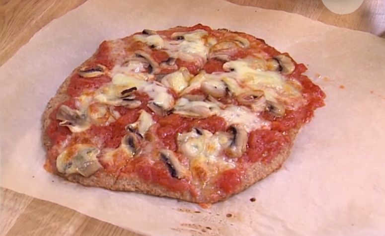 Razowa pizza w prostym przepisie Moniki Mrozowskiej