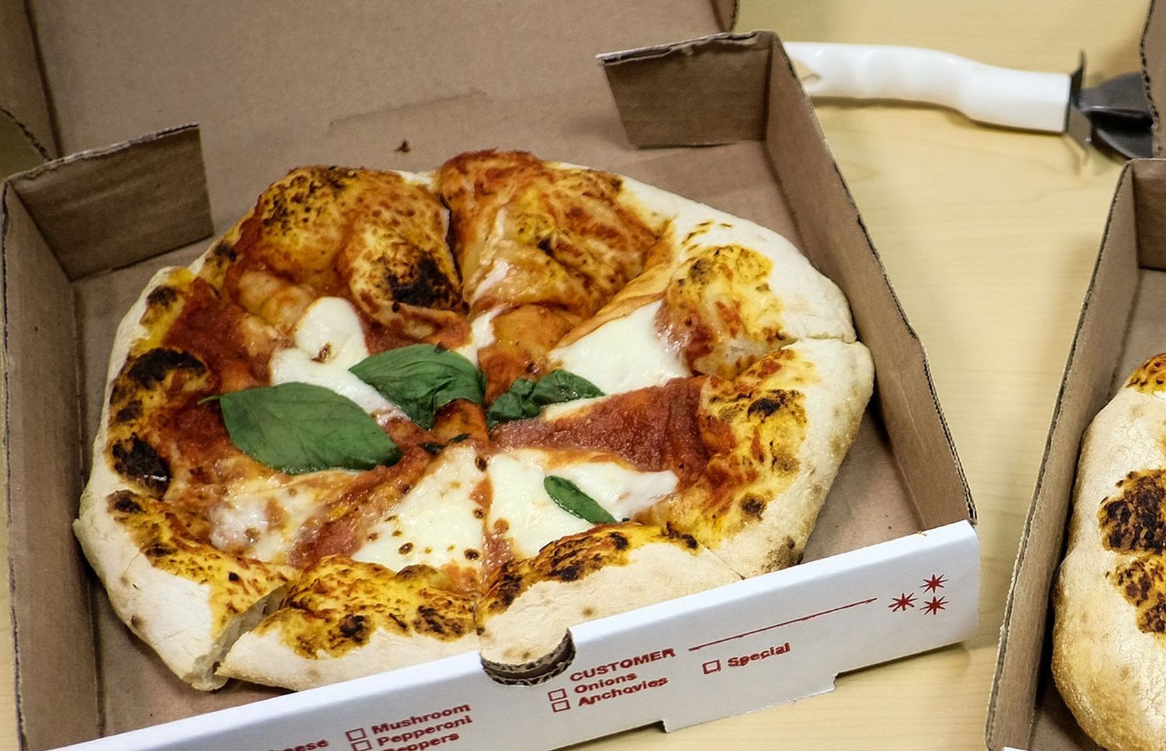 Tak po raz pierwszy w historii zamówiono pizzę z dowozem