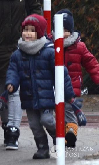 Aneta Zając z dziećmi na spacerze