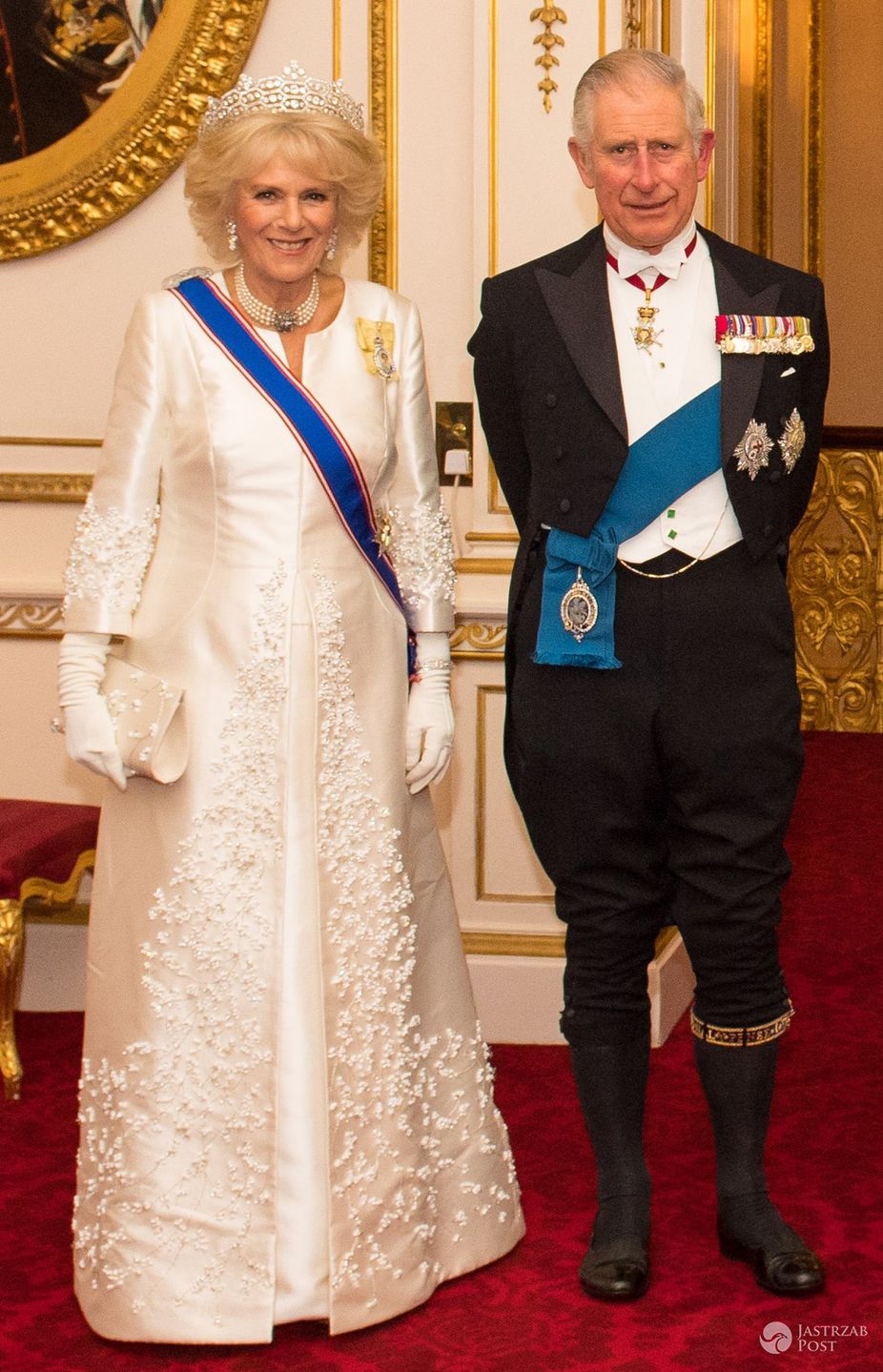 Książę Karol i Księżna Kamila na przedświątecznej kolacji dyplomatycznej w Pałacu Buckingham