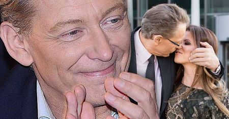 Nagi Jacek Borkowski pokazał pikantne zdjęcie z roznegliżowaną Pauliną Koziejowską! Wpuścili Internautów do swojego łóżka!