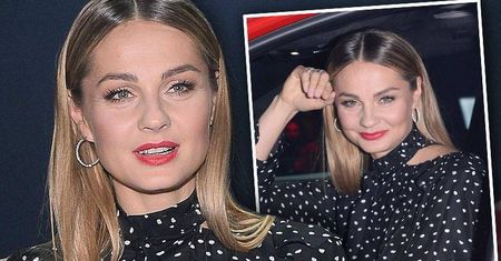 Małgorzata Socha jak zawodowa modelka! Nawet w romantycznej sukience wygląda jak seksowny wamp! A te szpilki? HIT