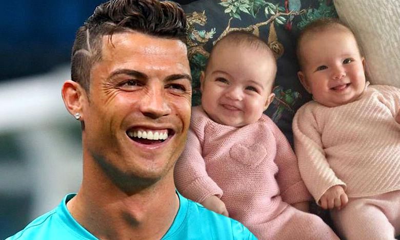 Słodkie bliźnięta Cristiano Ronaldo właśnie skończyły roczek! Z tej okazji cała rodzina szalała w basenie! Urocze zdjęcia wyciekły do sieci