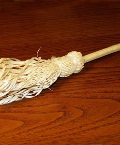 Dzieci doczekały się szatni, ale nie mogą z niej korzystać. Czekają aż ksiądz ją poświęci