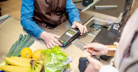Zapłaciła 100 złotych za główkę kapusty. Teraz ostrzega innych