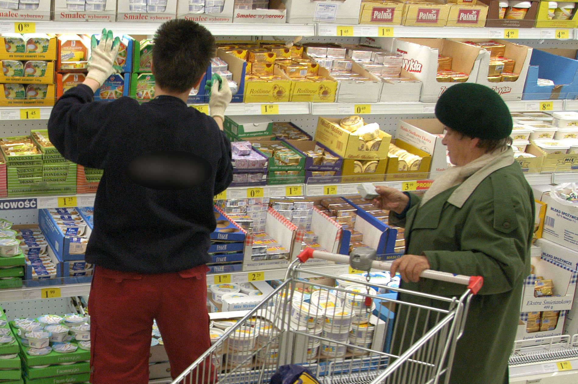 Za pracę przy wykładaniu towaru można otrzymać ok. 2 tys. zł